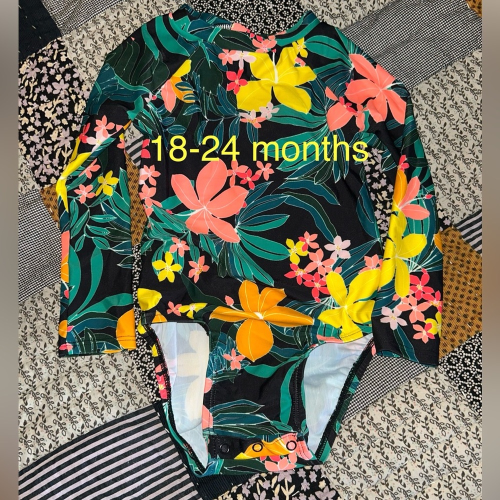 Old Navy Black and Green Rashguard Swimwear
